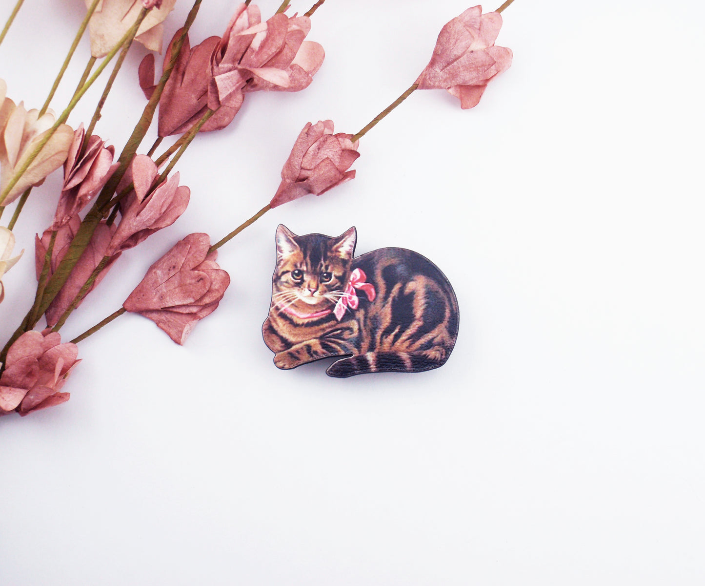 Tabby cat brooch. Laser cut wooden brooch. Brown stripy cat pin. Cat broach. Cat brooch. Furbaby brooch.