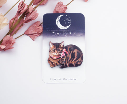 Tabby cat brooch. Laser cut wooden brooch. Brown stripy cat pin. Cat broach. Cat brooch. Furbaby brooch.